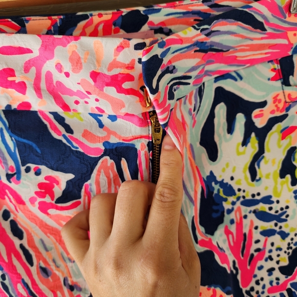 Lilly Pulitzer Gardinia shorts in sunken treasure print size 14 - Picture 3 of 9